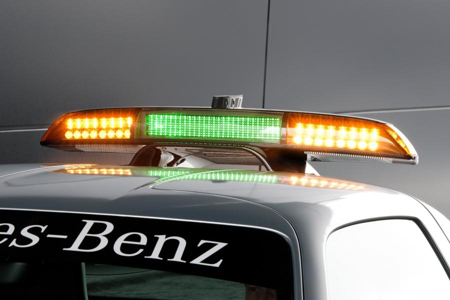  Mercedes-Benz SLS AMG F1 Safety Car 2010 года  (фото 14 из 46)